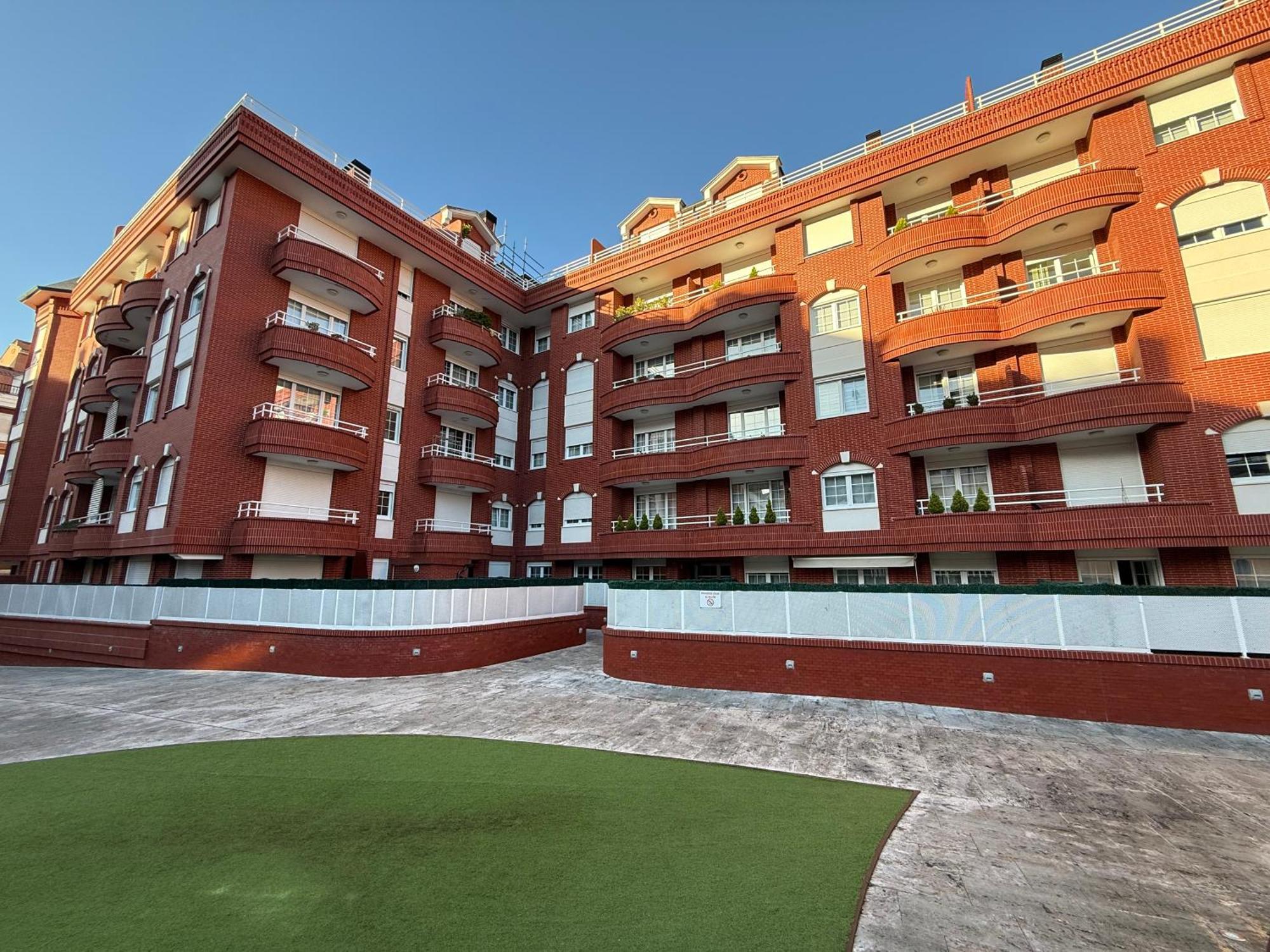 Castro Holidays - Centrico Piscina Urbanizacion Garaje Gratis Castro Urdiales Exteriör bild