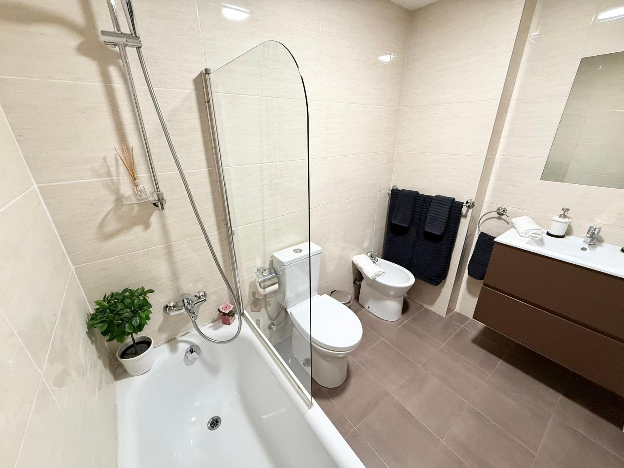 Castro Holidays - Centrico Piscina Urbanizacion Garaje Gratis Castro Urdiales Exteriör bild
